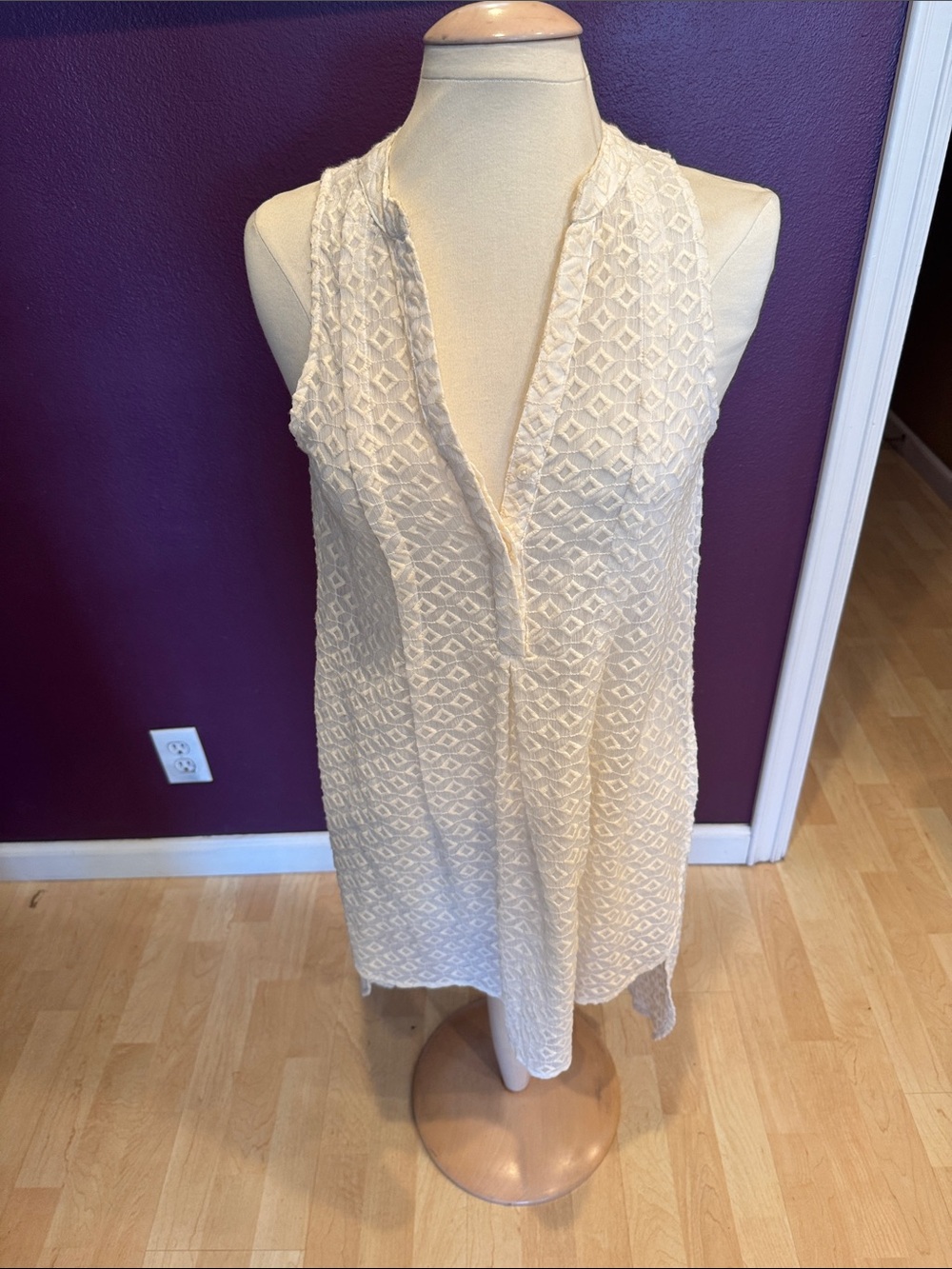 Sleeveless cream tunic